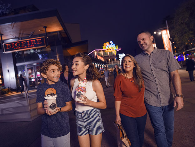 Family walks through Citywalk with Smiles